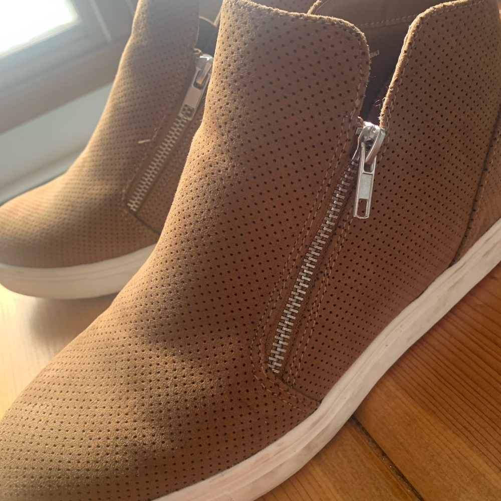 Cushionaire Wedge Sneaker Boots